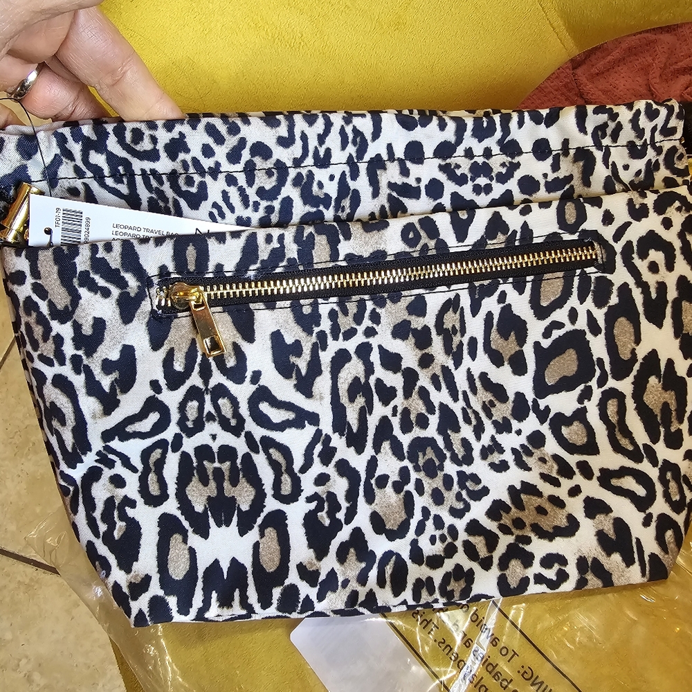 Bnwt chicos makeup bag clutch bag